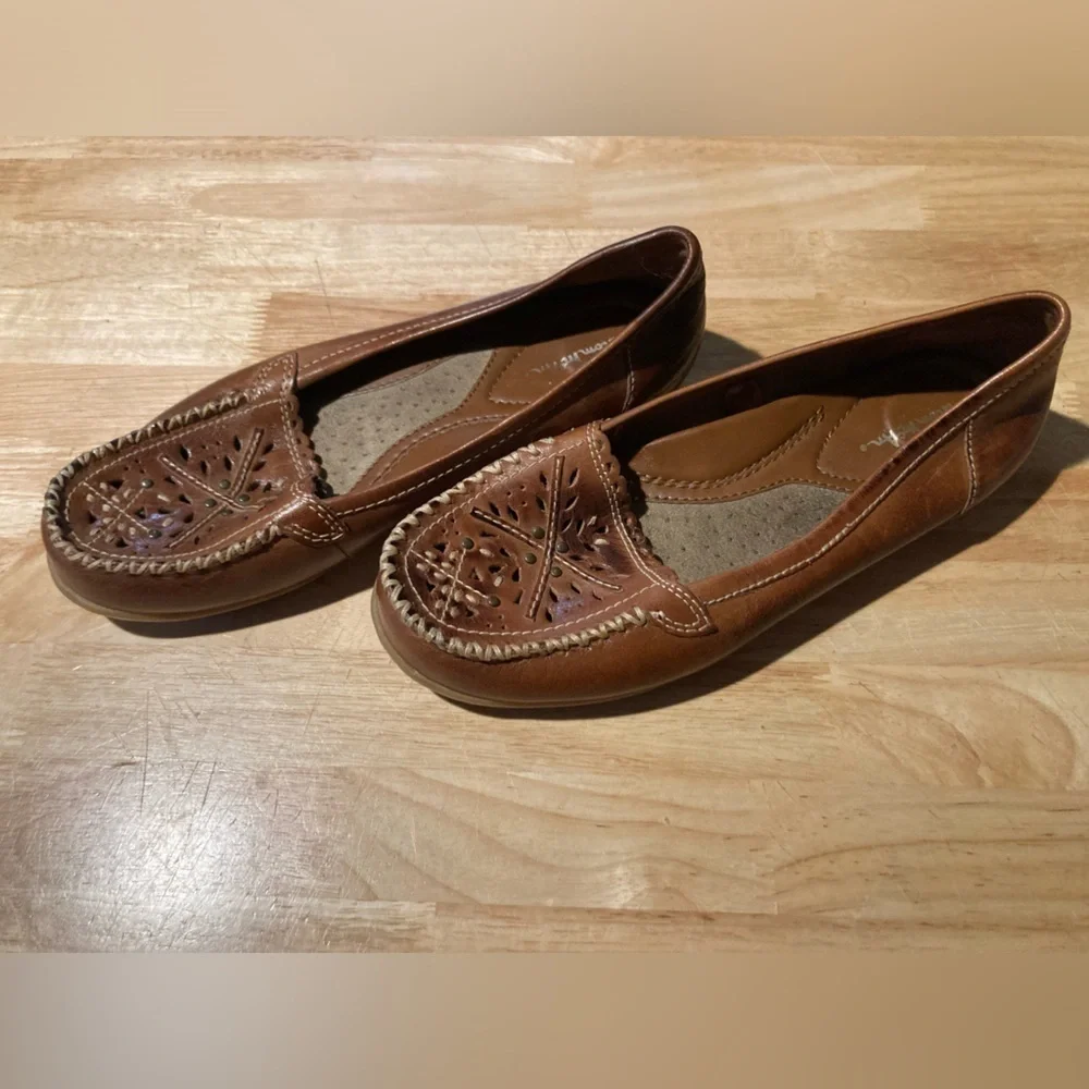 Thom Mcan slip on loafers in size 8W in good condition. See pics for details